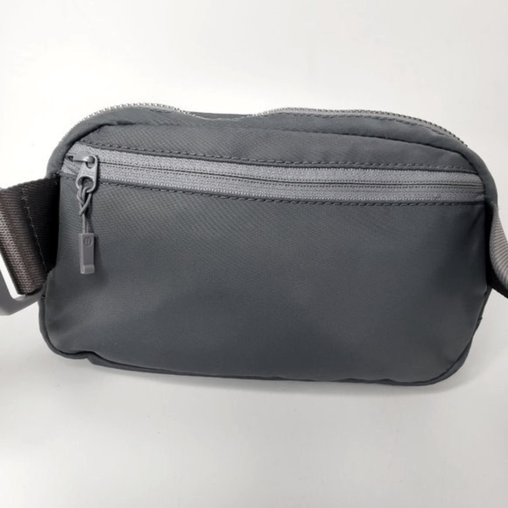 Lululemon Everywhere Grey Waist Belt Bag - Picture 6 of 10